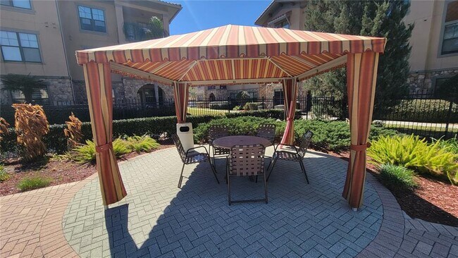 Building Photo - 914 Charo Pkwy