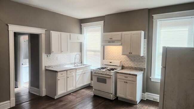 Building Photo - Delightful 1-Bedroom Retreat in Lively St. Louis District – Alberta Street