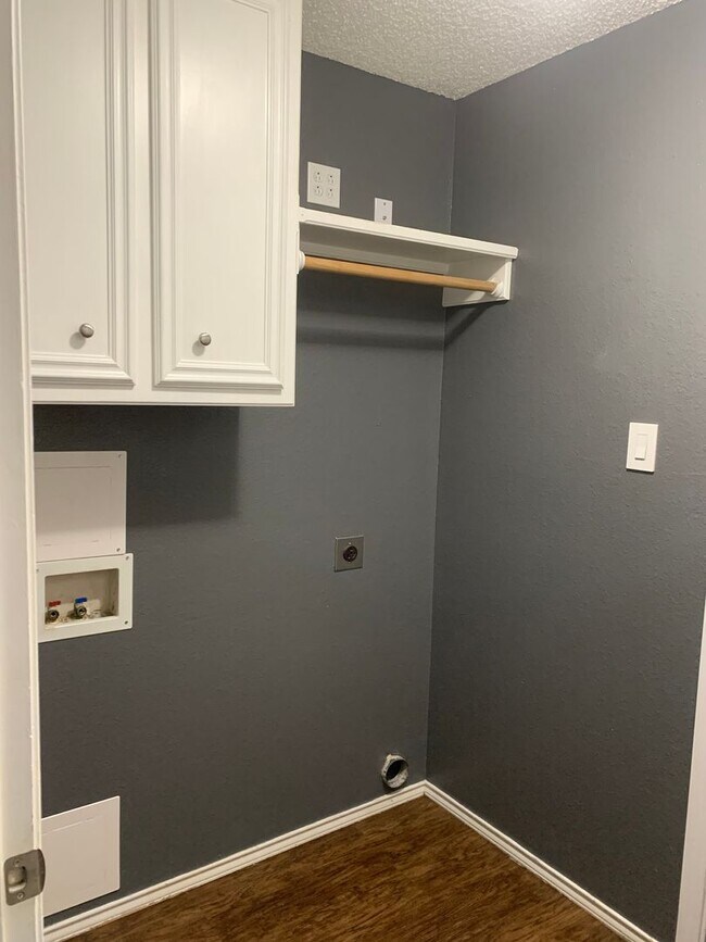 Building Photo - Fantastic 4 Bedroom 2 Bathroom house in So...