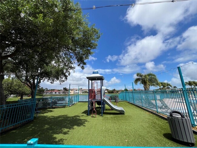 Building Photo - 3910 NE 13th Dr