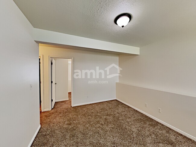 Building Photo - 88 E 2325 S