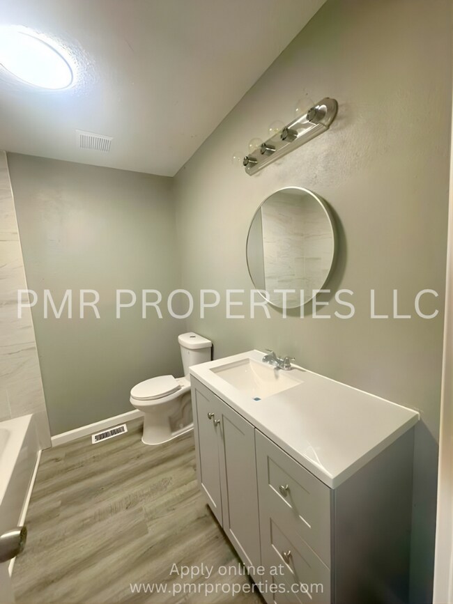 Building Photo - 3 Bedrooms / 2 Bathrooms House