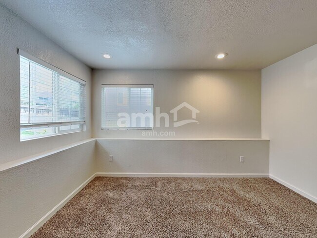 Building Photo - 123 Pelican Ave