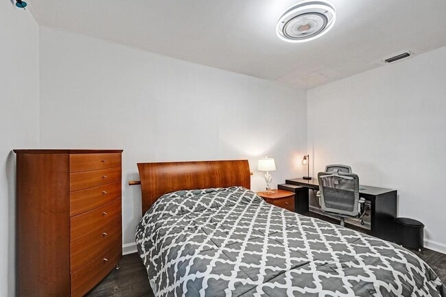 Building Photo - 2000 Jackson St