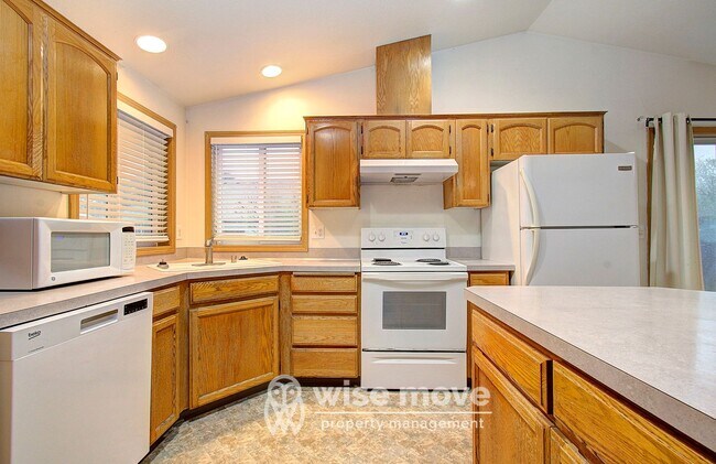 Building Photo - 809 SE 135th Ct