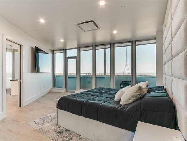 Building Photo - 5900 Mosteller Dr