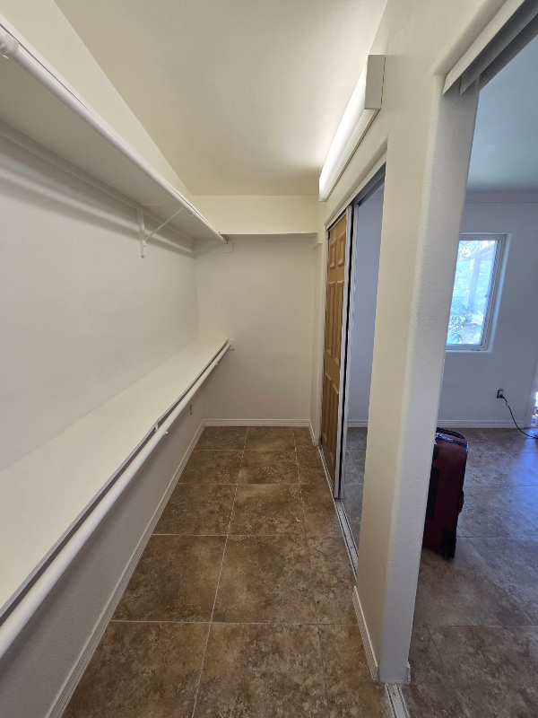 Building Photo - 1535 Los Flores Dr