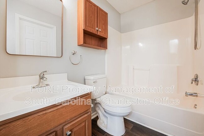 Building Photo - 7840 Park Gate Dr