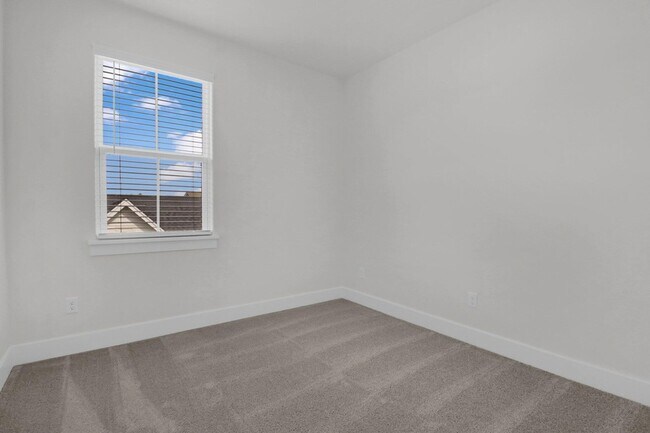 Building Photo - 266 Symphony Ave