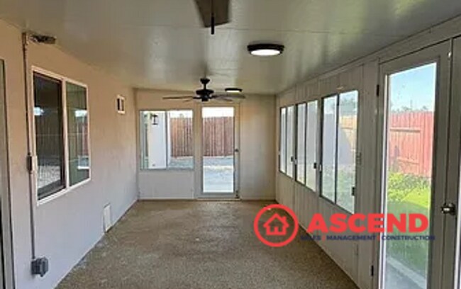 Building Photo - Beautiful 3 Berrom Home Off Manor St.