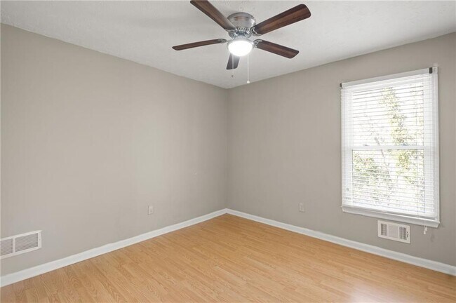 Building Photo - 675 Clearwater Pl