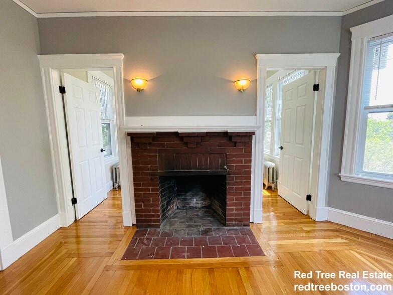 Building Photo - 187 Fellsway W