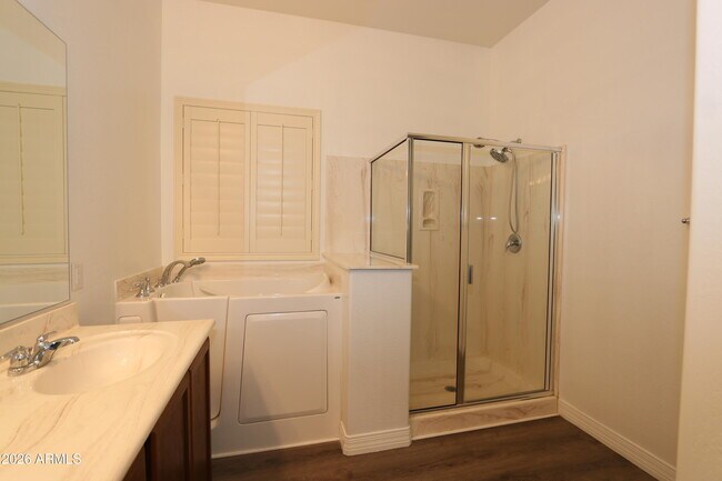 Building Photo - 852 E Rawhide Ct