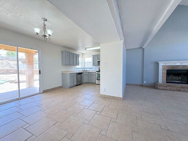 Building Photo - West El Paso 4 Bed/2Bath