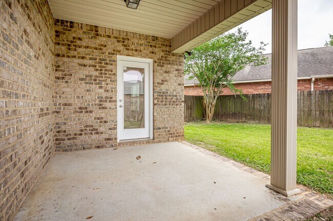 Building Photo - Charming Home Move-in Ready!