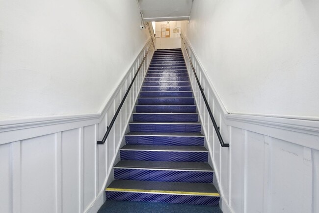 Building Photo - 706 Kearny St