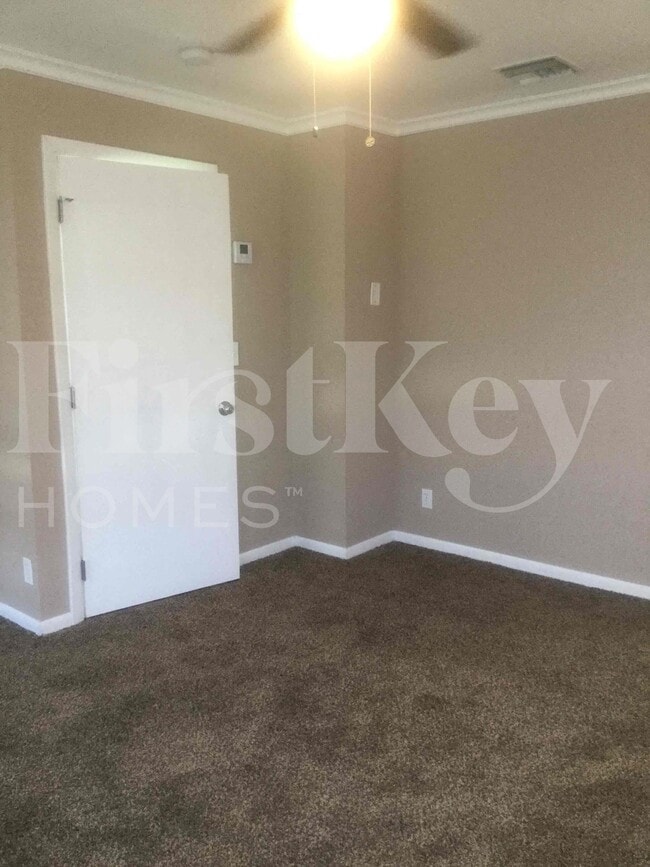 Building Photo - 1443 7th St