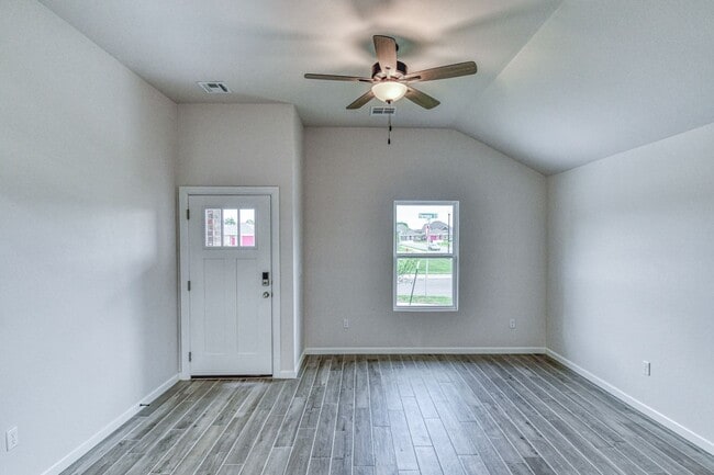 Building Photo - Brand New Construction in Varenna Landing!