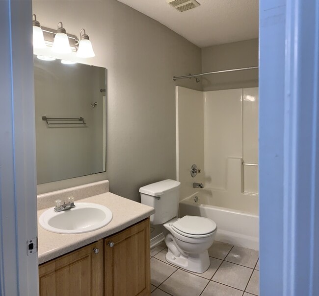 Building Photo - 5957 Savannah Dr