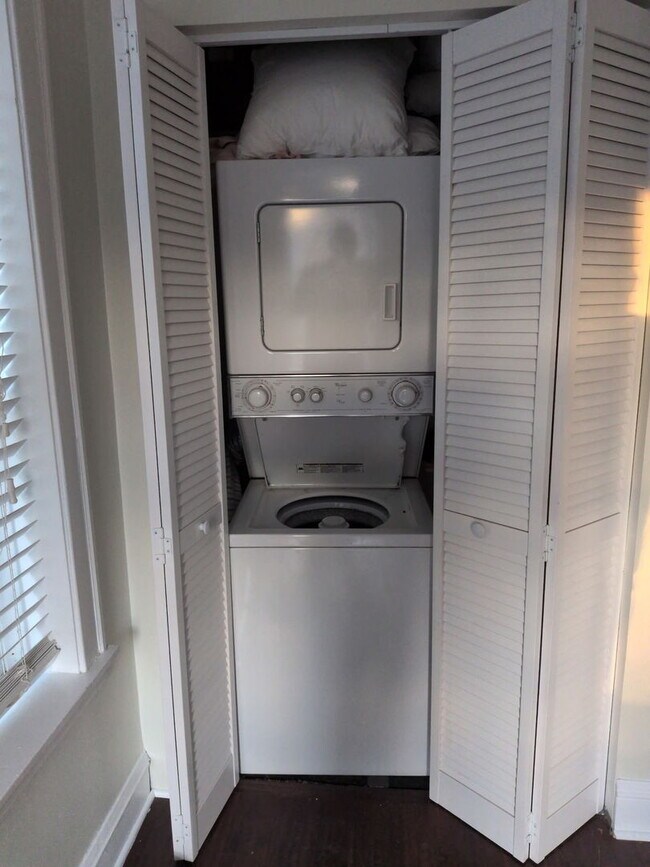 Building Photo - 7910 Karlov Ave