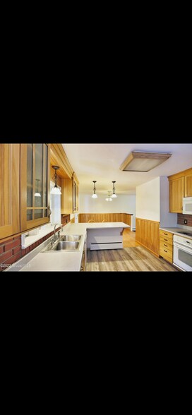 Building Photo - 365 Closson Rd