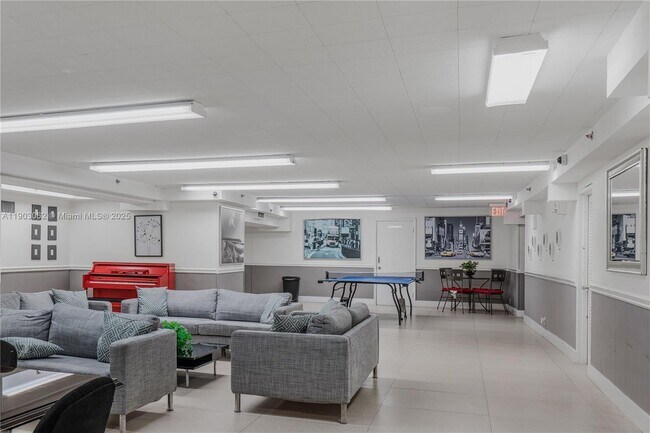 Building Photo - 100 Lincoln Rd