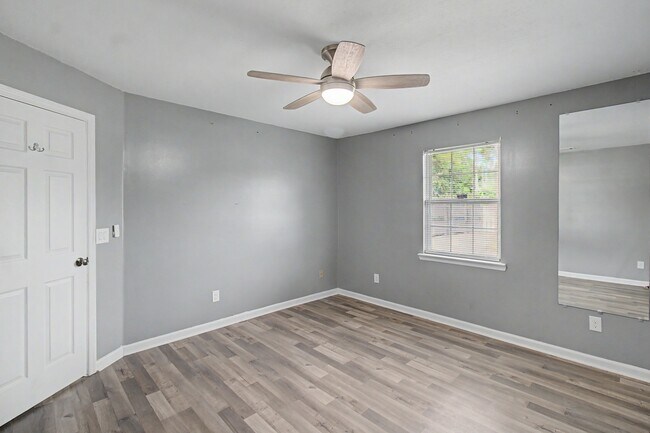 Building Photo - 1651 Latham Ct