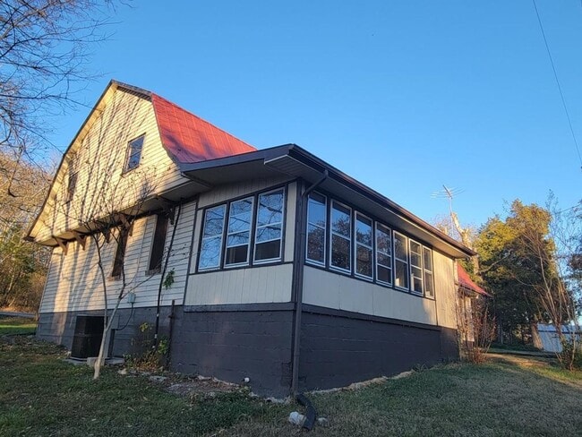 Building Photo - FOR LEASE - 3 Bed, 2 Bath, SINGLE-FAMILY HOME ON 5 ACRES IN LEBANON!