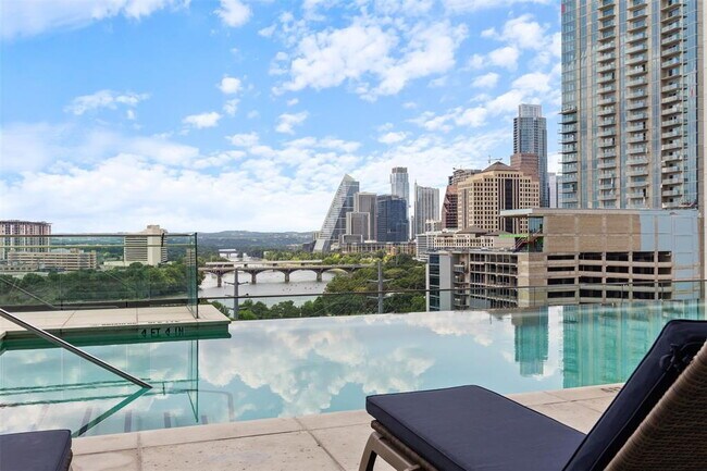 Building Photo - 70 Rainey St