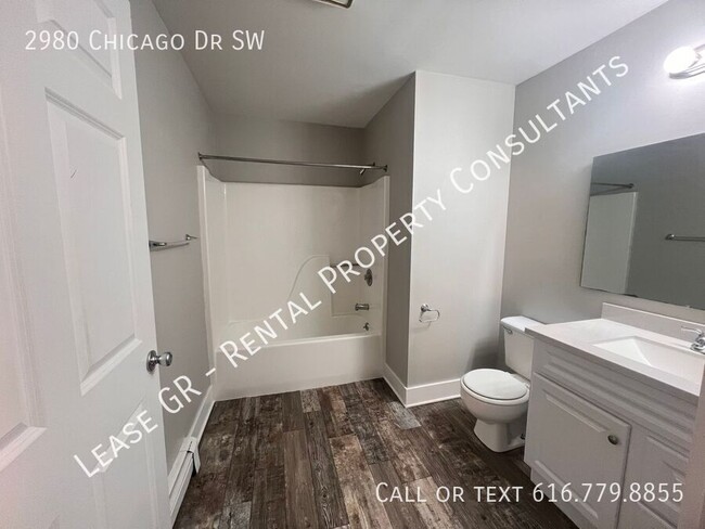 Building Photo - One Bedroom - Remodeled Apartment in Grand...