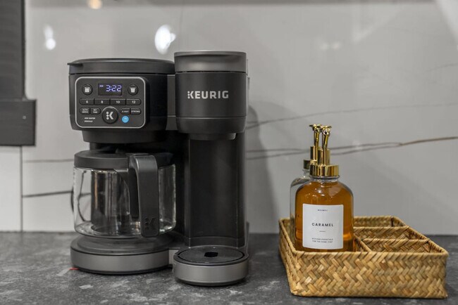 Building Photo - 286 Taylor Ave