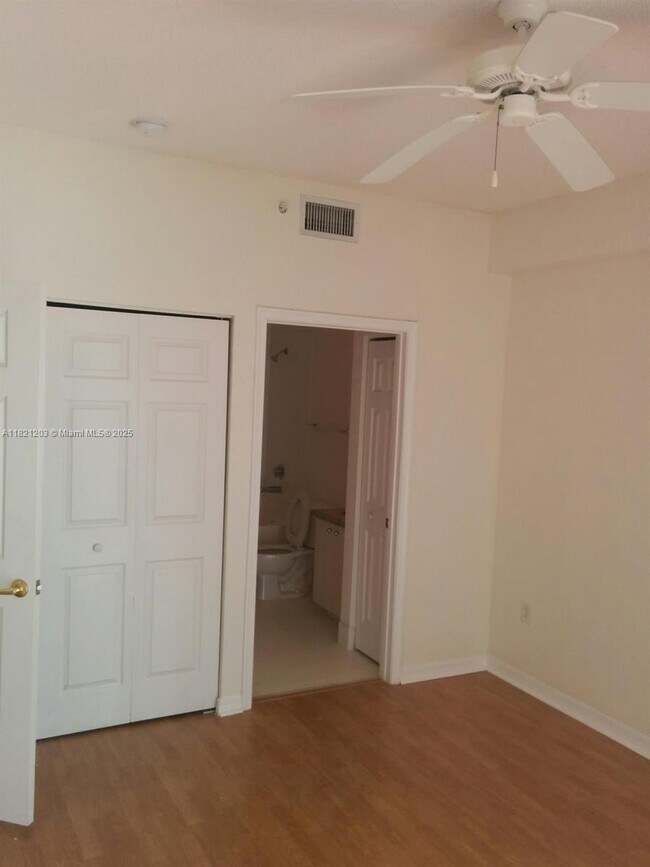 Building Photo - 1801 N Flagler Dr