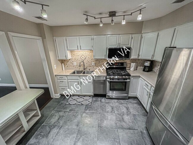 Building Photo - 3816B Steppes Ct