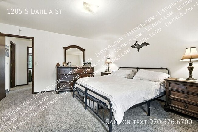 Building Photo - 1205 S Dahlia St