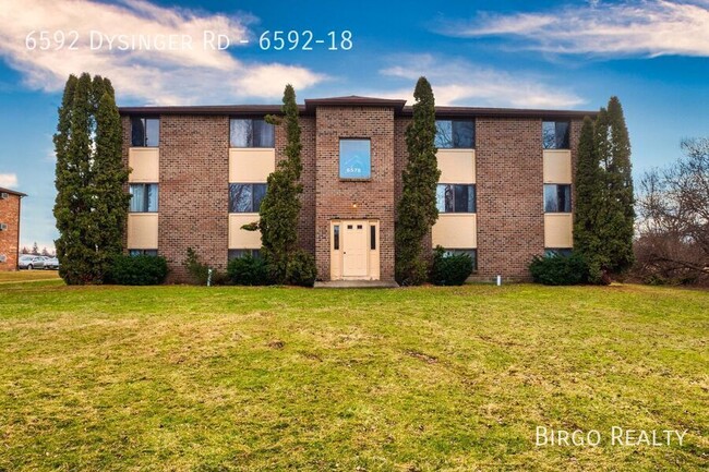 Building Photo - ROOMY 2-Bed Apartment in LOCKPORT