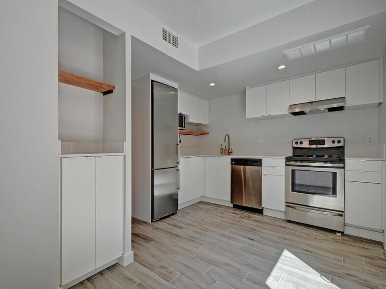 Building Photo - 8812 Dawnridge Cir