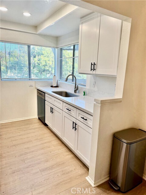 Building Photo - 81 Smokestone