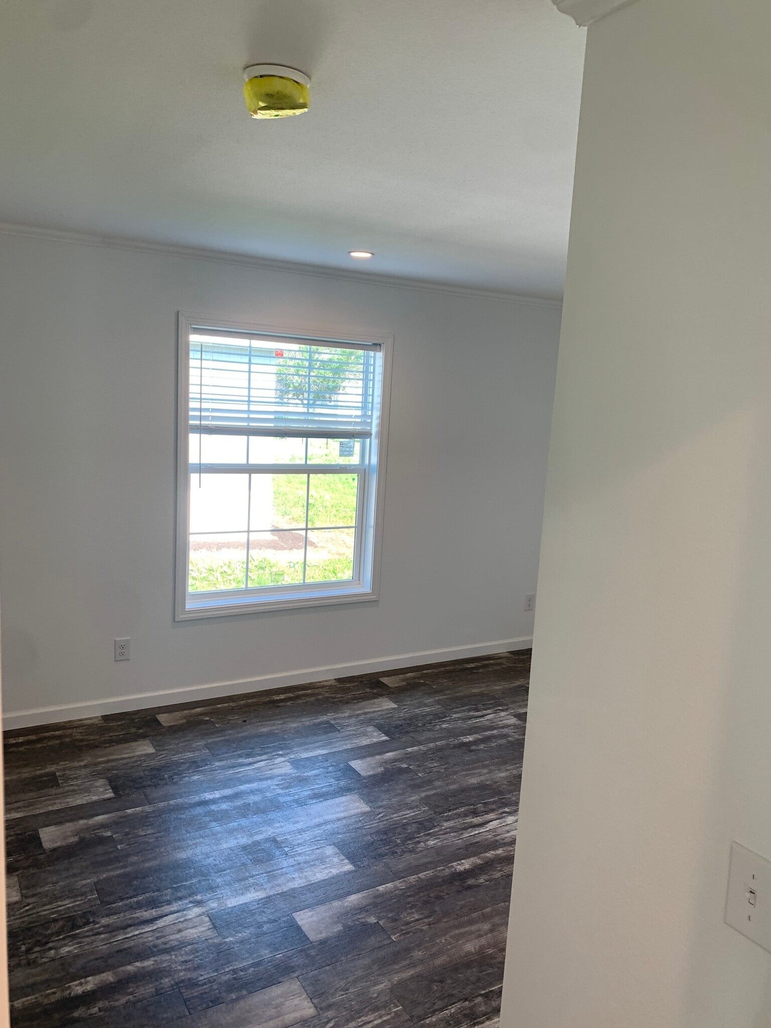 Building Photo - 306 E 37th Pl