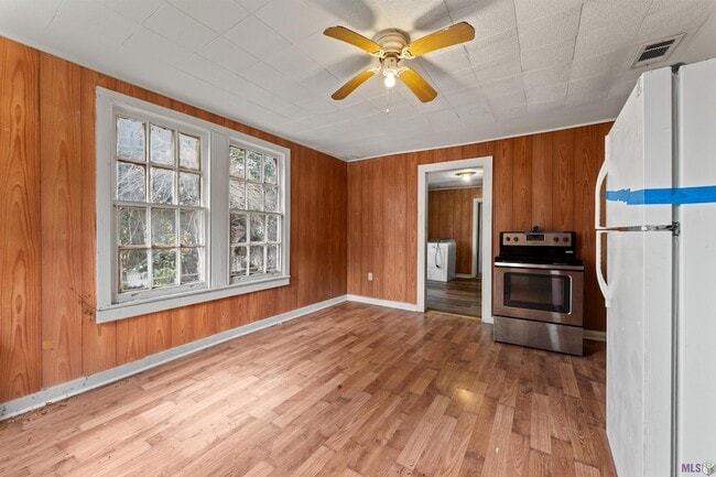 Building Photo - 4433 Sherwood St