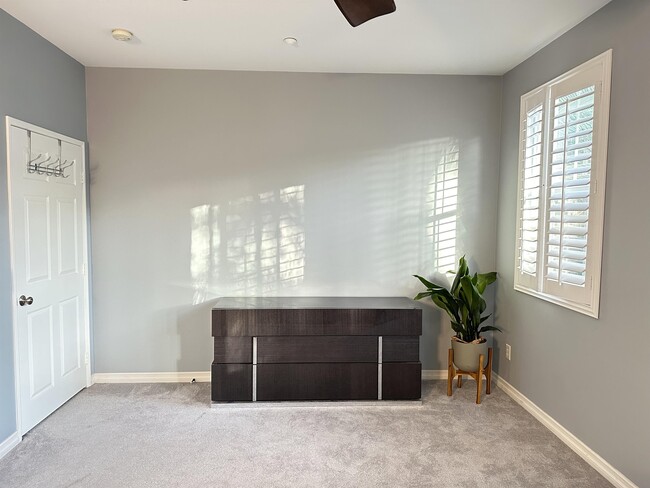 Building Photo - 4089 Peninsula Dr
