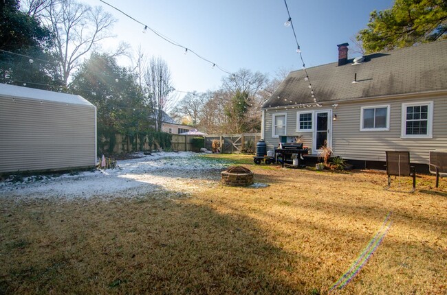 Building Photo - Precious 3-bedroom single-family Cape Cod