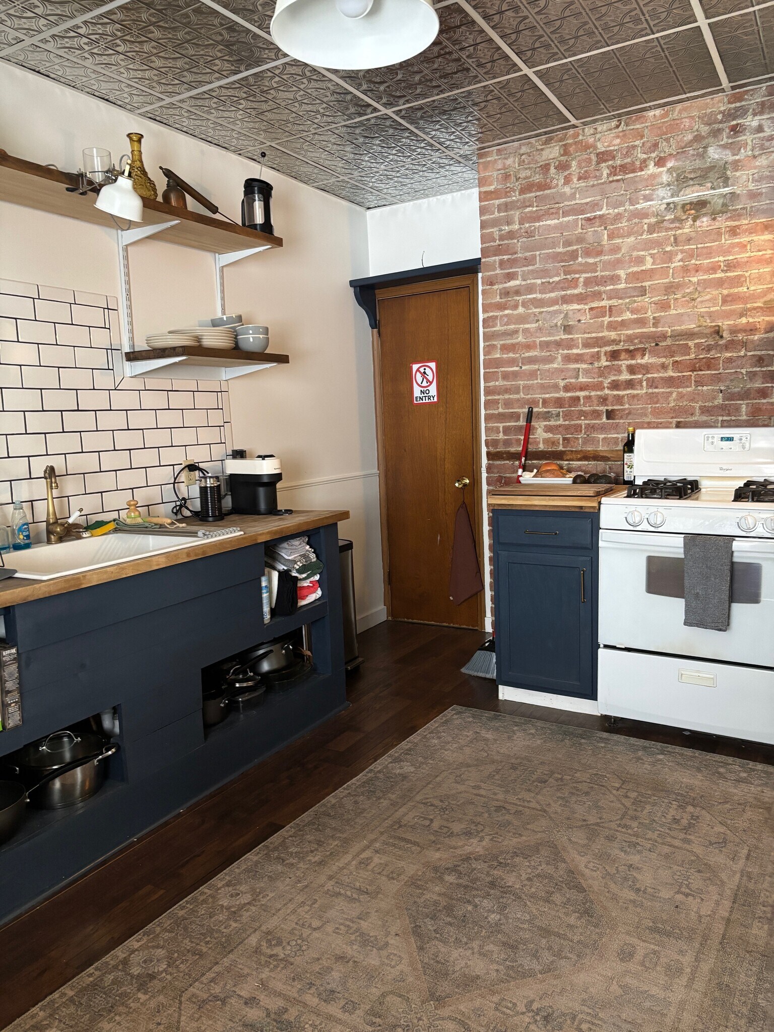 Building Photo - 552 Columbia St