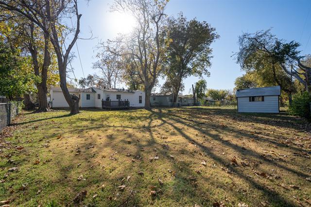 Building Photo - 1605 Maple Dr