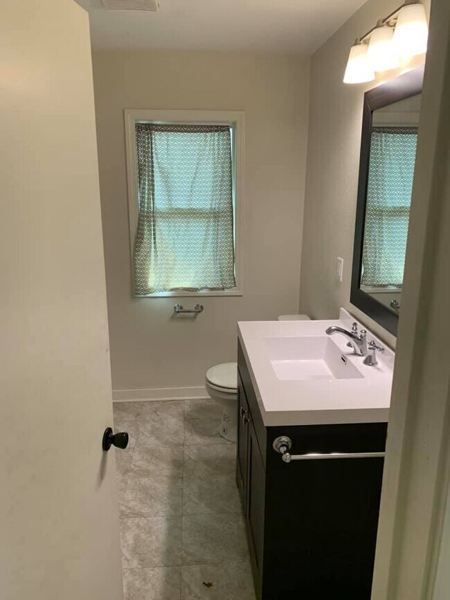 Building Photo - 1217 Highland Ave