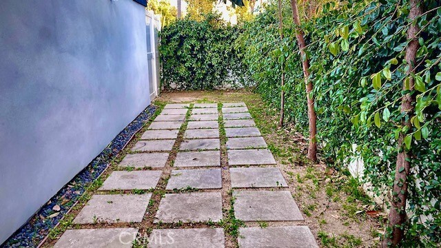 Building Photo - 849 N Van Ness Ave