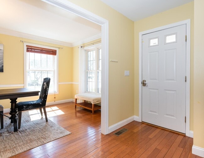 Building Photo - 4 Lowther Pl