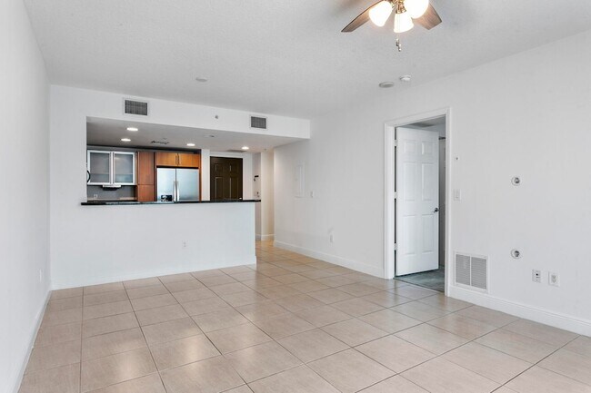 Building Photo - 610 Clematis St