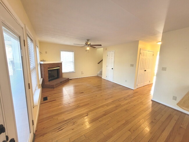 Building Photo - 3 Bedroom, 2.5 Bath Home with Open Floor Plan