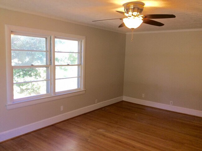 Building Photo - OAK CREST