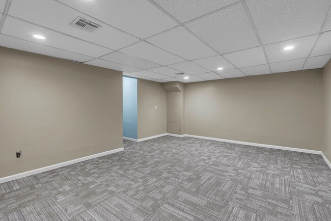 Building Photo - Updated 4 Bedroom 3 bathroom in Derby, KS